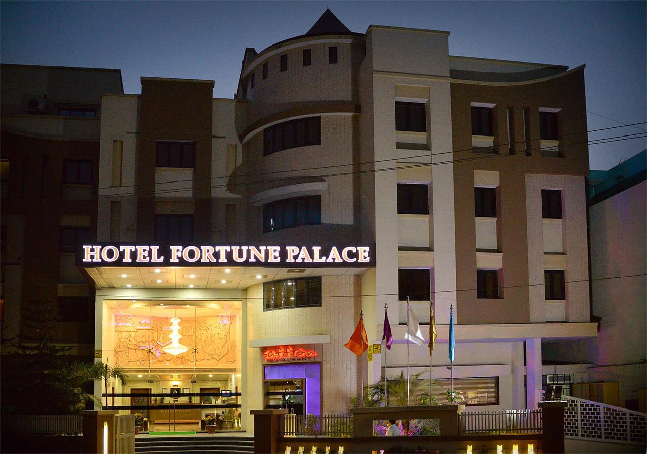 Hotel Fortune Palace Jāmnagar Zewnętrze zdjęcie