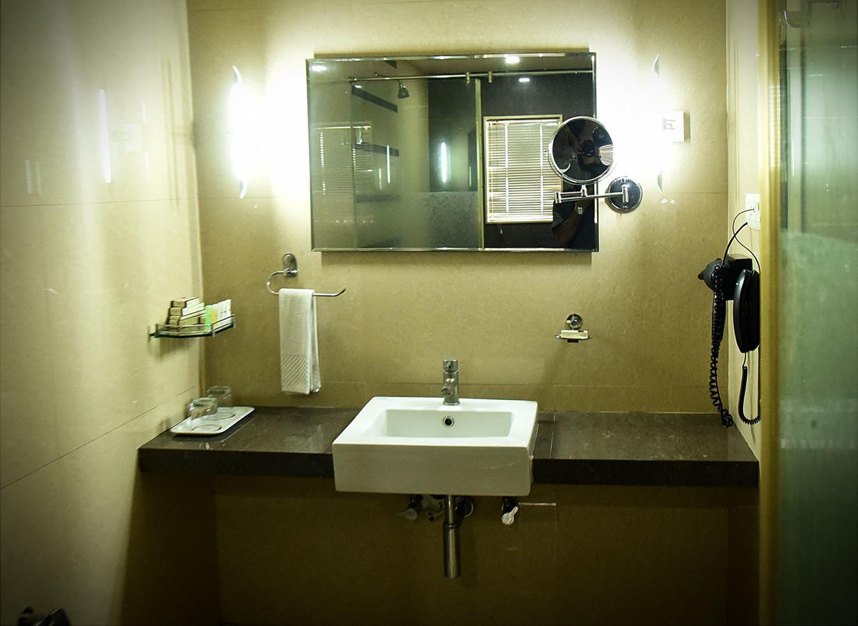 Hotel Fortune Palace Jāmnagar Zewnętrze zdjęcie