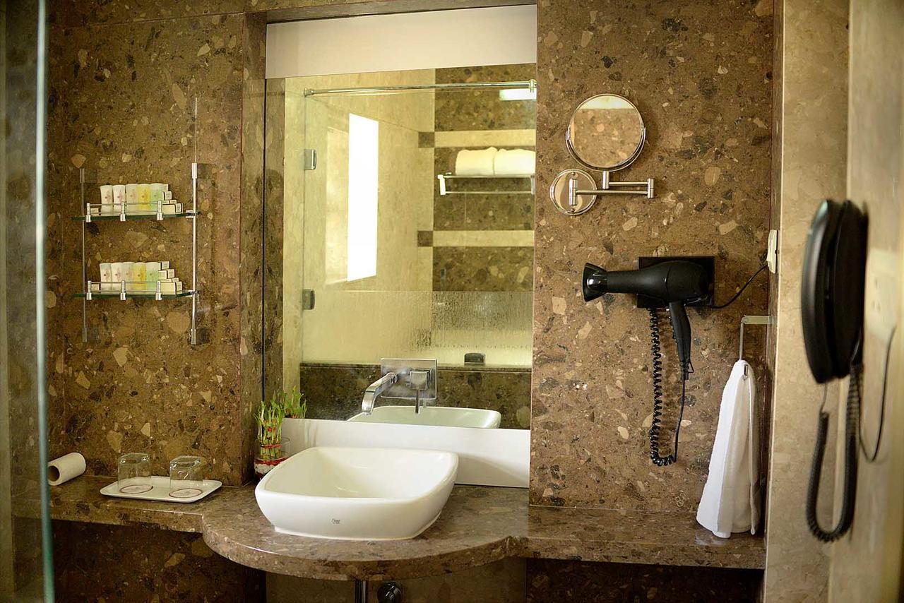 Hotel Fortune Palace Jāmnagar Zewnętrze zdjęcie